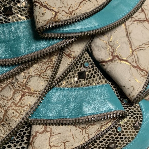 Kippy’s Stylish Tan and Turquoise HandBag NWOT - Picture 3 of 13